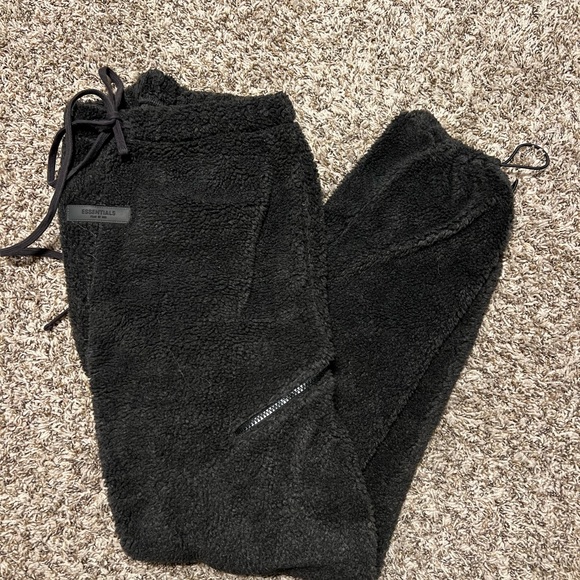 Fuzzy essential fear of God sweatpants - Picture 3 of 5
